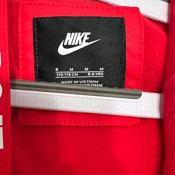 Nike Kids Rain/Repel Jacket Red Hooded Size 6 (5-6 yrs / 110-116 cm) EUC - Picture 9 of 10